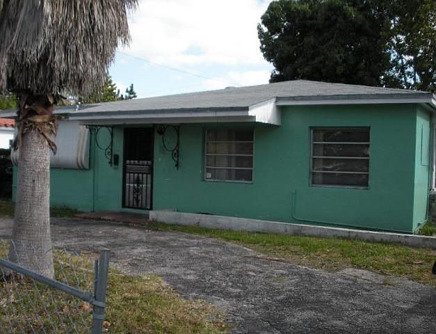 1st image of 960 NE 157th Ter