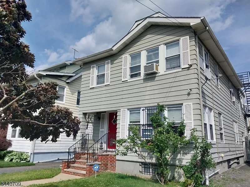 2 bed, 1.0 bath, $2,200 — Photo 2