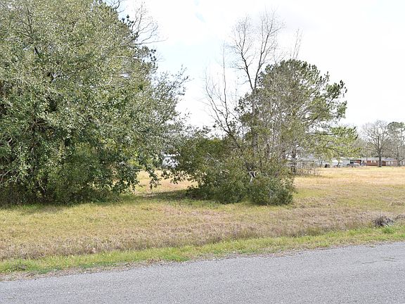 3rd image of 914 South Luke Drive