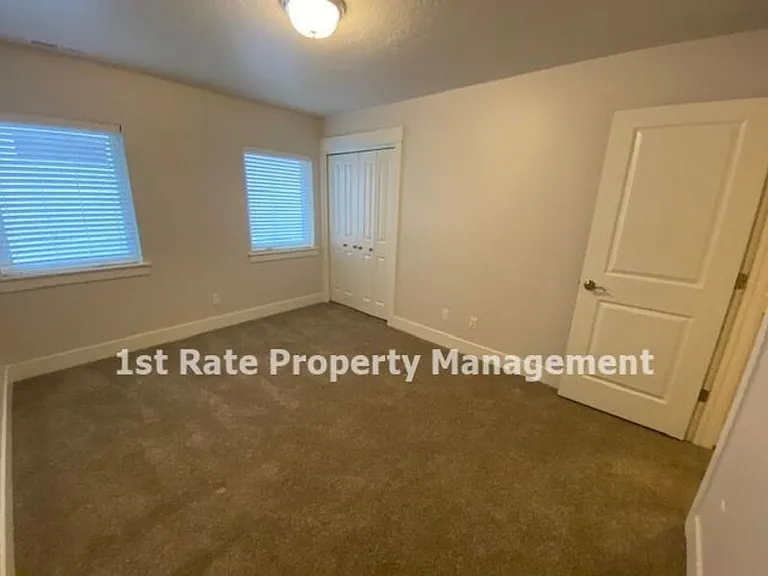 399 S Academy Ln — Photo 18