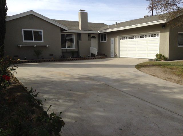1st image of 320 Laurie Ln