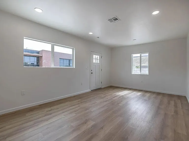 938 E. Waverly St. — Photo 3
