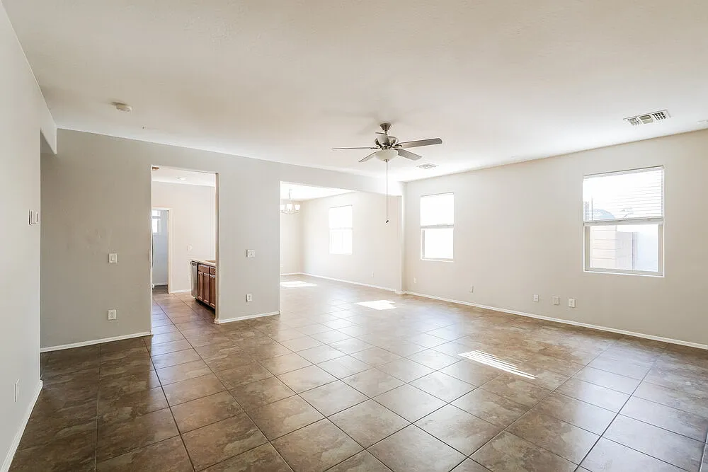 3 bed, 2.0 bath, 1630 sqft, $1,910 — Photo 4