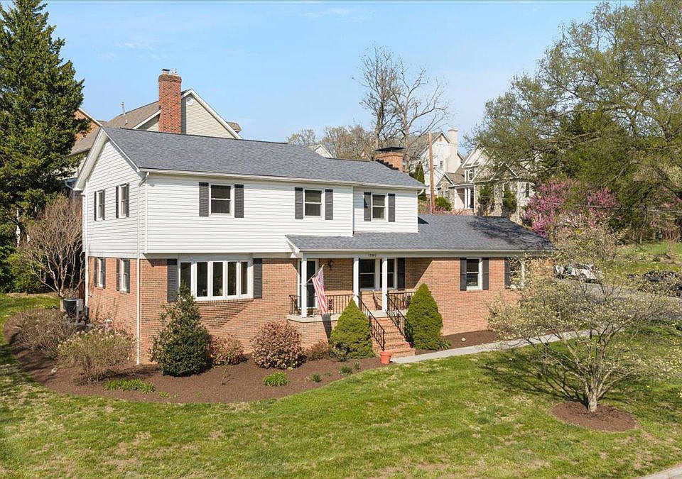1st image of 1300 Caroline St