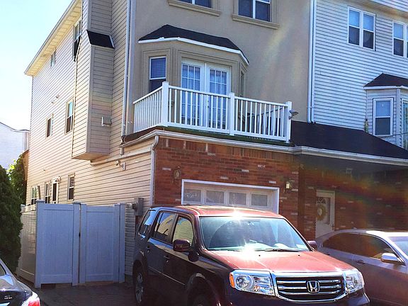 2nd image of 38 Dina Ct