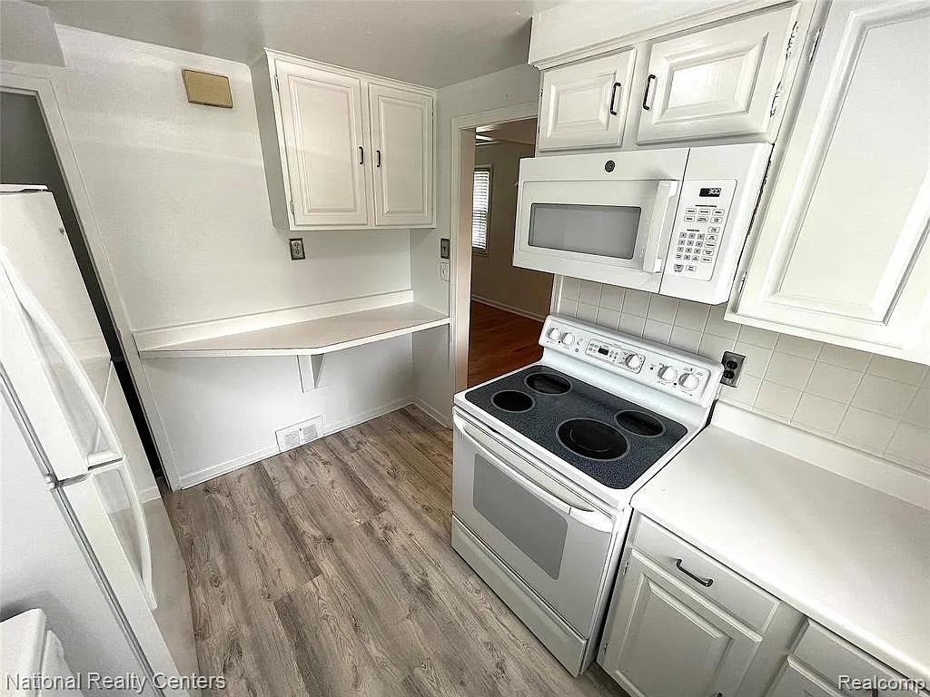 2 bed, 1.0 bath, 1206 sqft, $1,800 — Photo 4