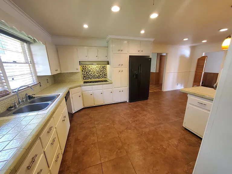 3411 S Virginia St — Photo 3