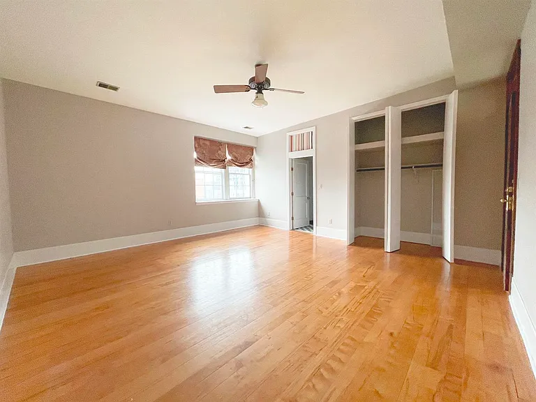 100 W South St #3A3 — Photo 8