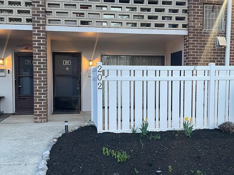 202 Stony Way — Photo 1