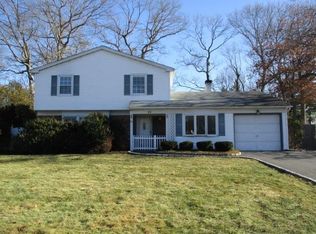 11 Windover Ln, Coram, NY 11727