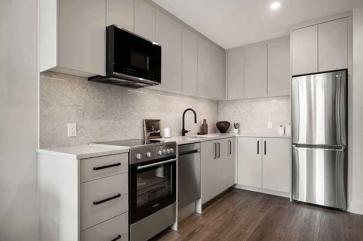 65 Dupont Street — Photo 4