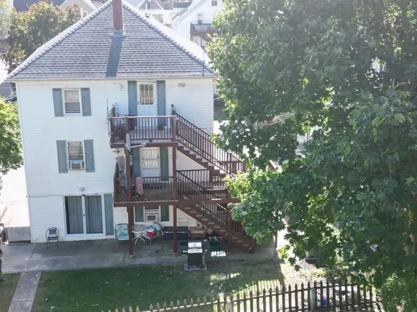 52 Taylor St, Gloucester, MA 01930
