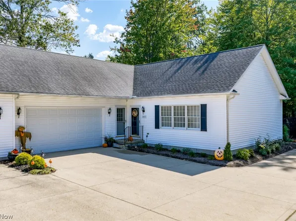 3953 Hilltop Dr, Vermilion, OH 44089