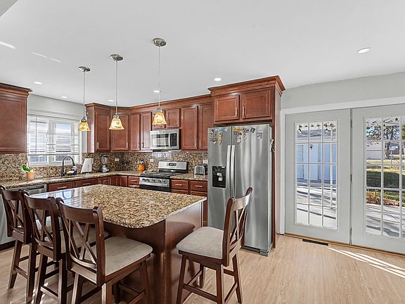 5th image of 102 S Adeline Ave