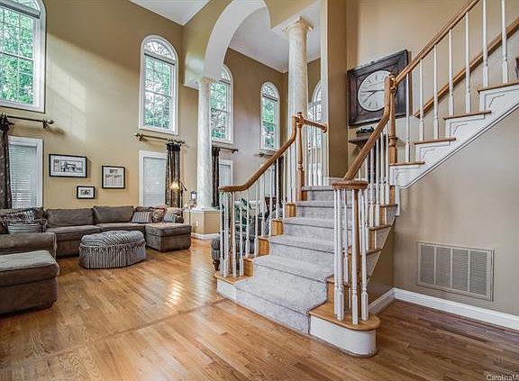 2nd image of 9408 Belmont Ln