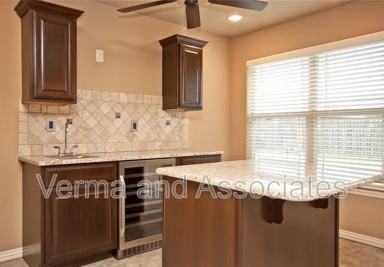 1906 Cypress St — Photo 12