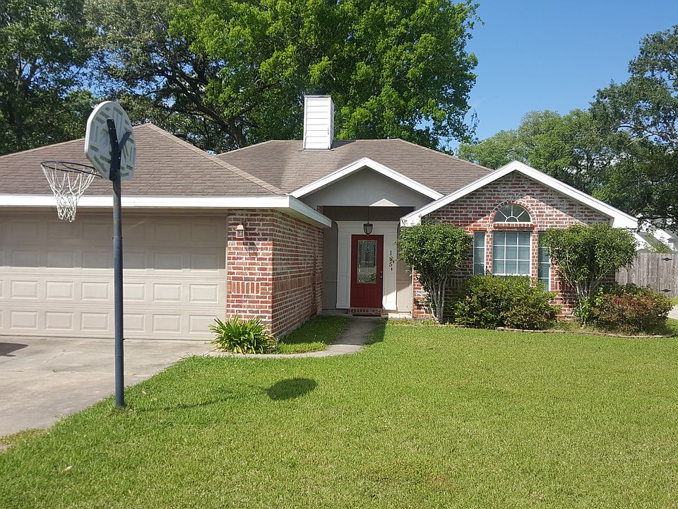 1st image of 105 Dartmoor Dr