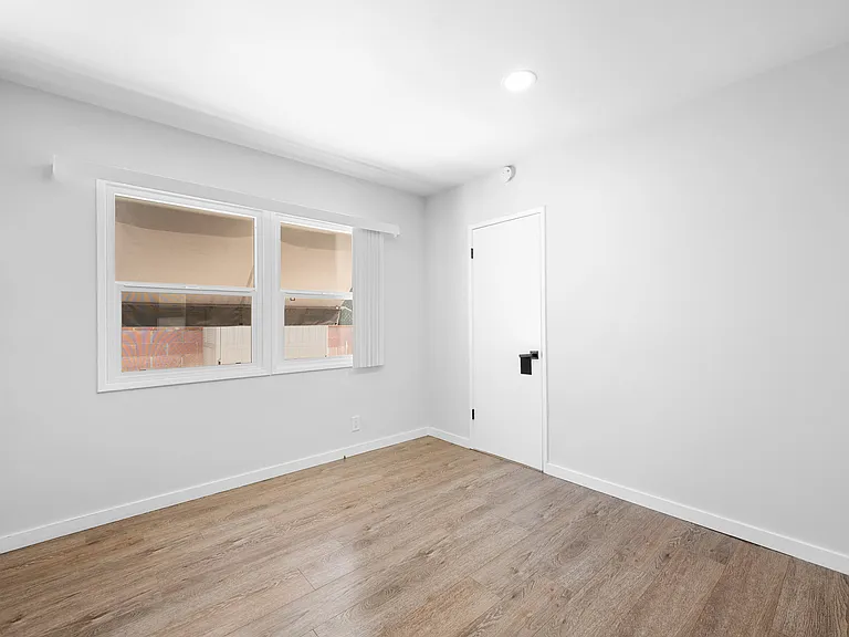11793 Glencrest Dr — Photo 17