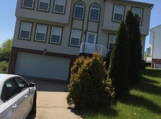 1205 Sandstone Ct E, Tarentum, PA