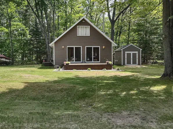 138 Waldenwood Cir, Prudenville, MI 48651