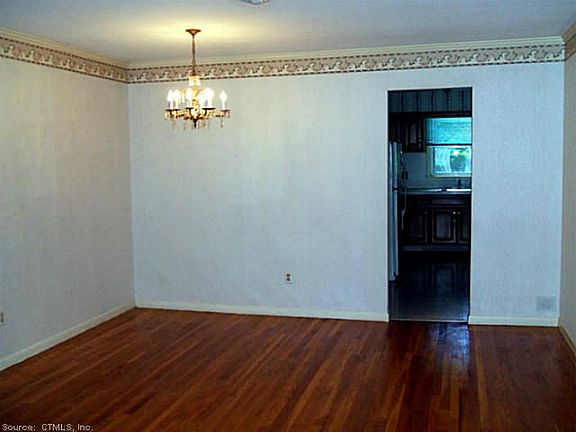 4th image of 15 W Maxwell Dr