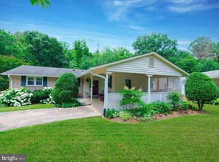 5209 Pumphrey Dr, Fairfax, VA 22032