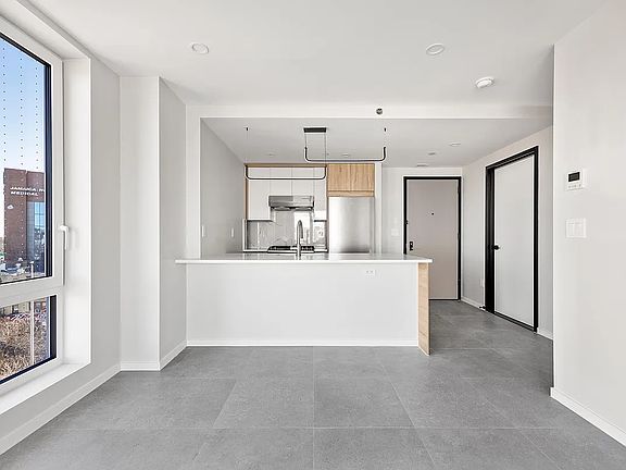 3rd image of 13277 Metropolitan Ave #5B