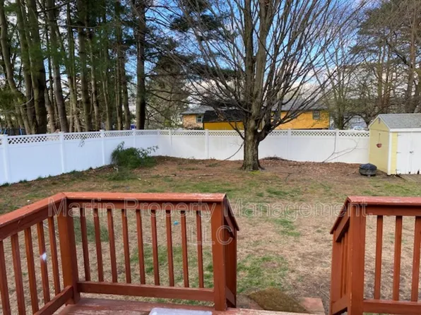 50 Neillian St #50, Bedford, MA 01730