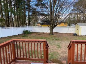 50 Neillian St, Bedford, MA