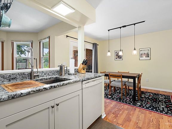 3rd image of 1 Fallcreek Cir