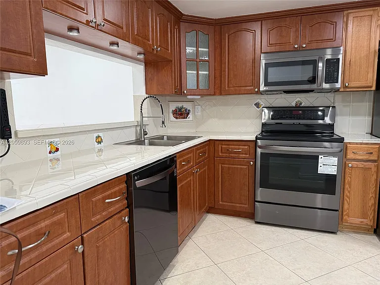 1100 W 35th St #8 — Photo 12