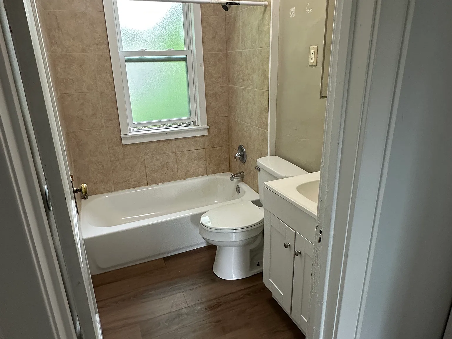1008 Wallace St — Photo 4