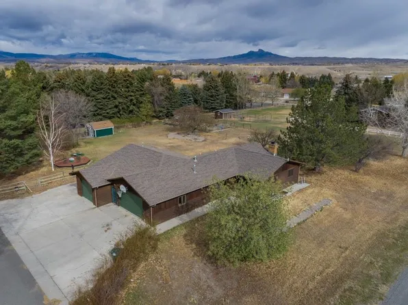 215 44th St N, Cody, WY 82414