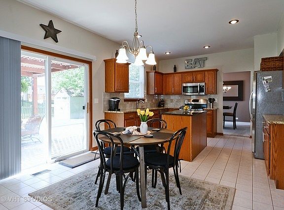 3rd image of 3095 Savannah Dr