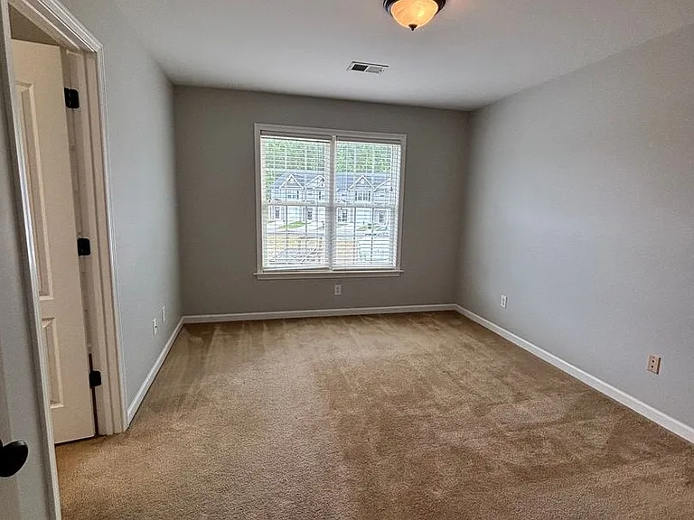 402 Beaumont Cir — Photo 16