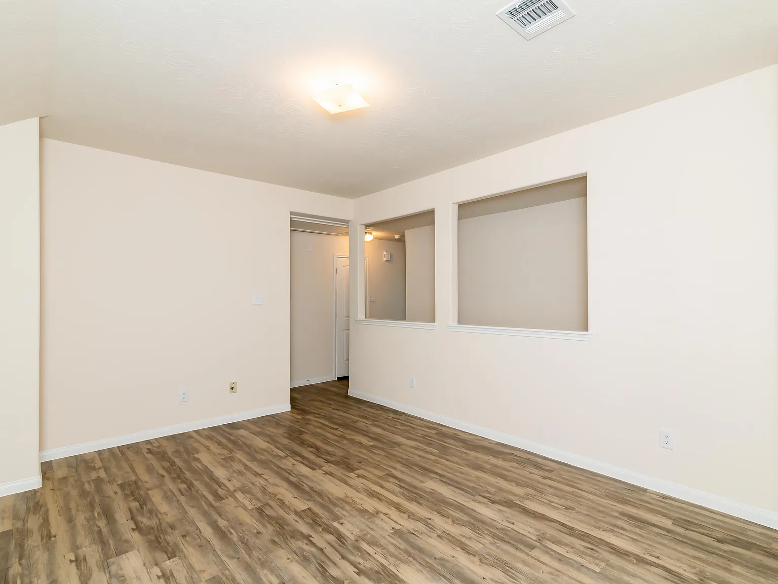 Almeda Trace — Photo 4