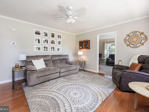 4th image of 205 Thrasher Way