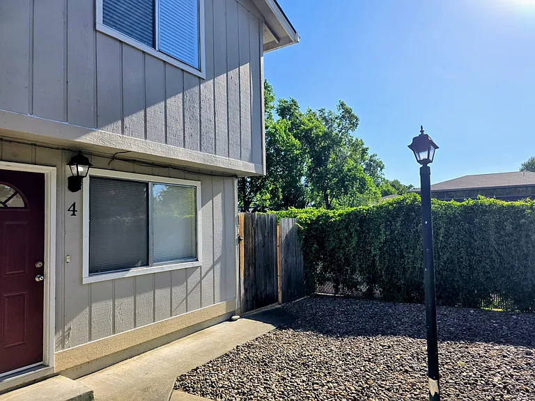 747 Spring St — Photo 5