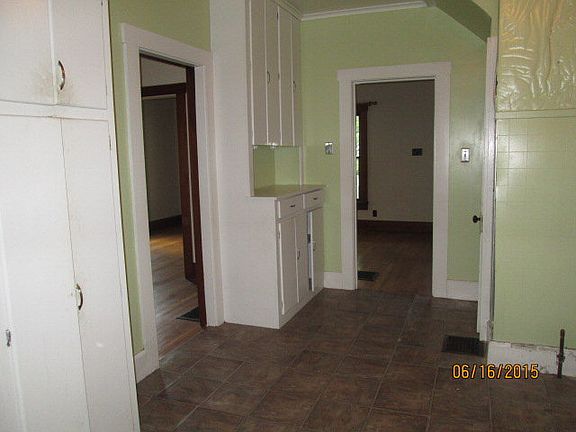 4th image of 142 Stewart Ave