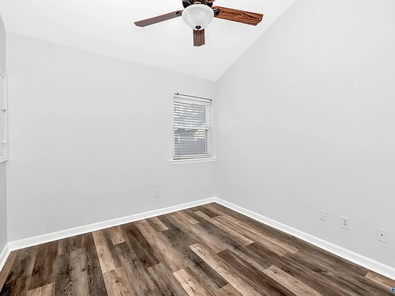 109 Briargate Ln — Photo 18