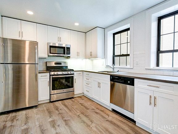 3rd image of 17 Park Ave APT 301