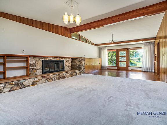 3rd image of 1653 Acacia Dr NW