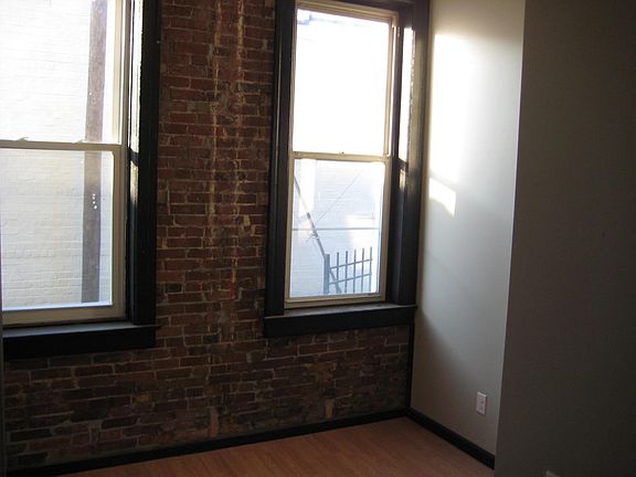 5th image of 3914 Clayton Ave #3