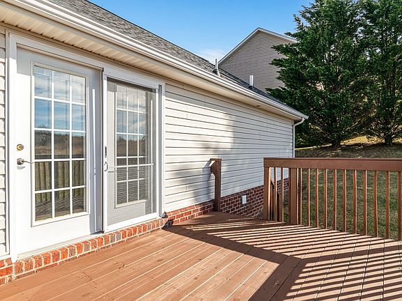 4th image of 455 Windsor Dr