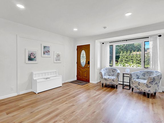 5th image of 653 Meadow Road