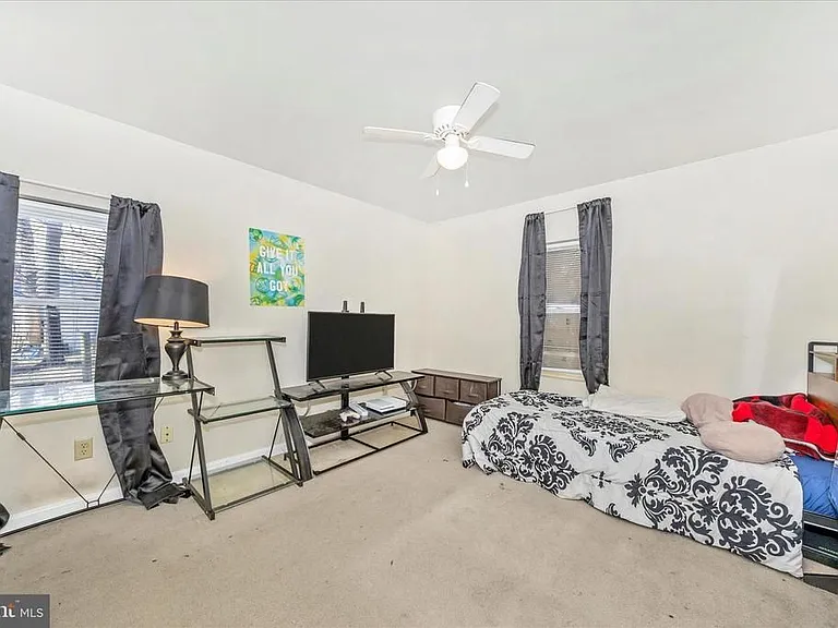 241 N Franklin St — Photo 37