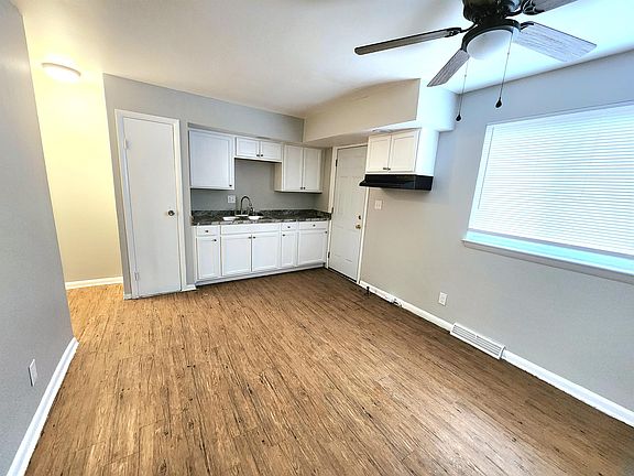 4th image of 2009 Grasmere Ave