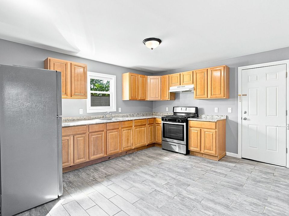 1st image of 165 Central Pl Floor 3