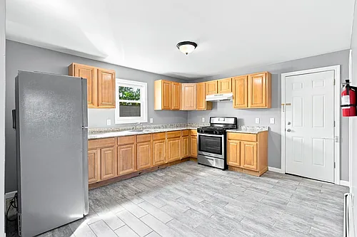 165 Central Pl Photo 1