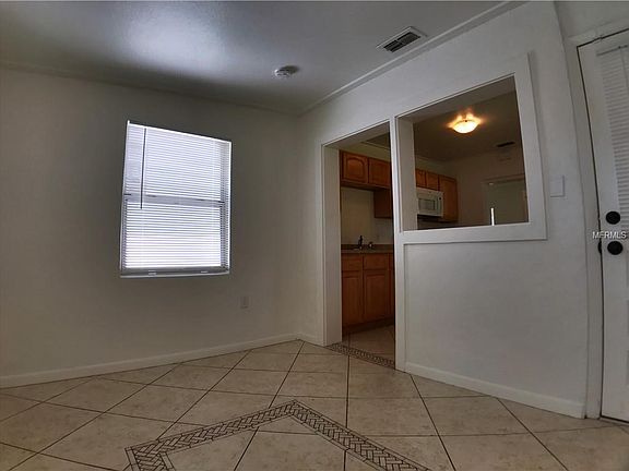 4th image of 820 English Ct